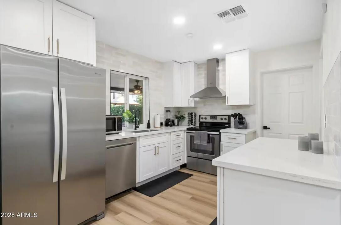 Real Estate Picture 7