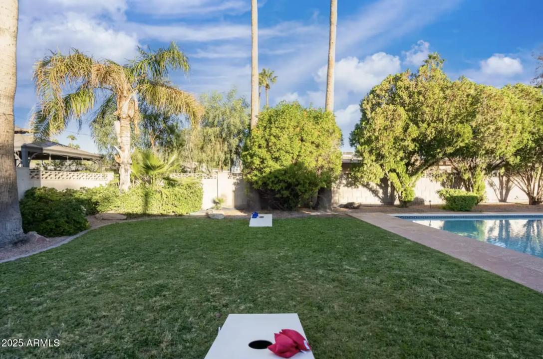 Real Estate Picture 24