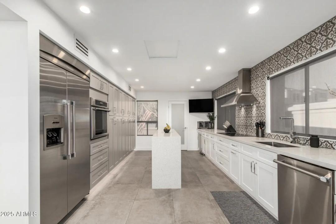 Real Estate Picture 10