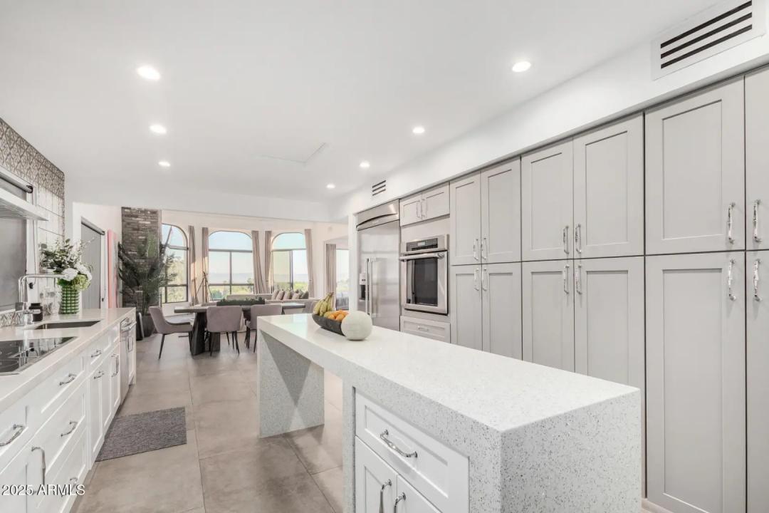 Real Estate Picture 11