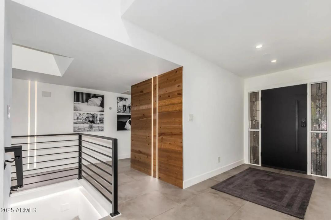 Real Estate Picture 12