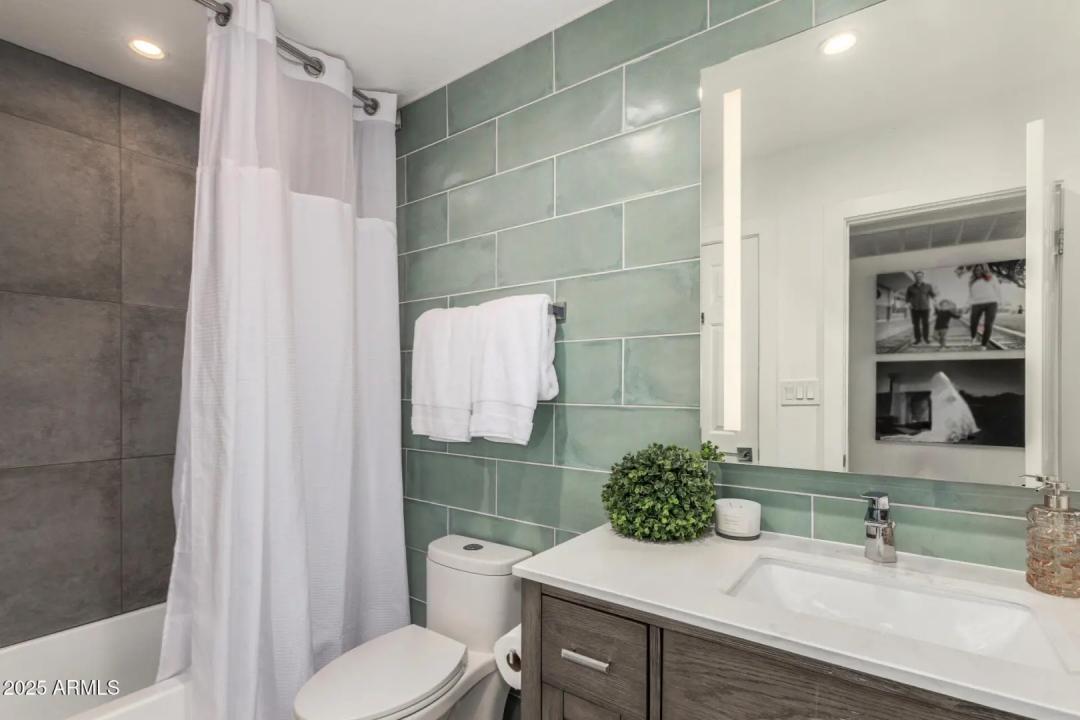 Real Estate Picture 23