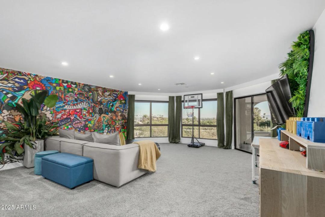 Real Estate Picture 24