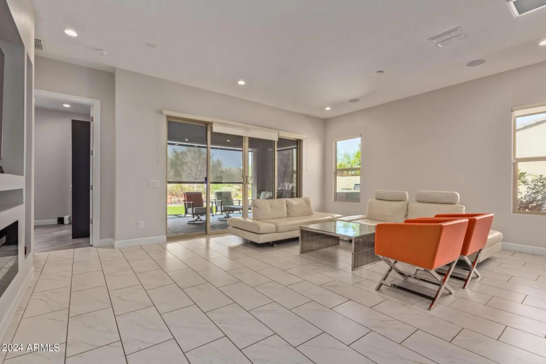 Real Estate Picture 4