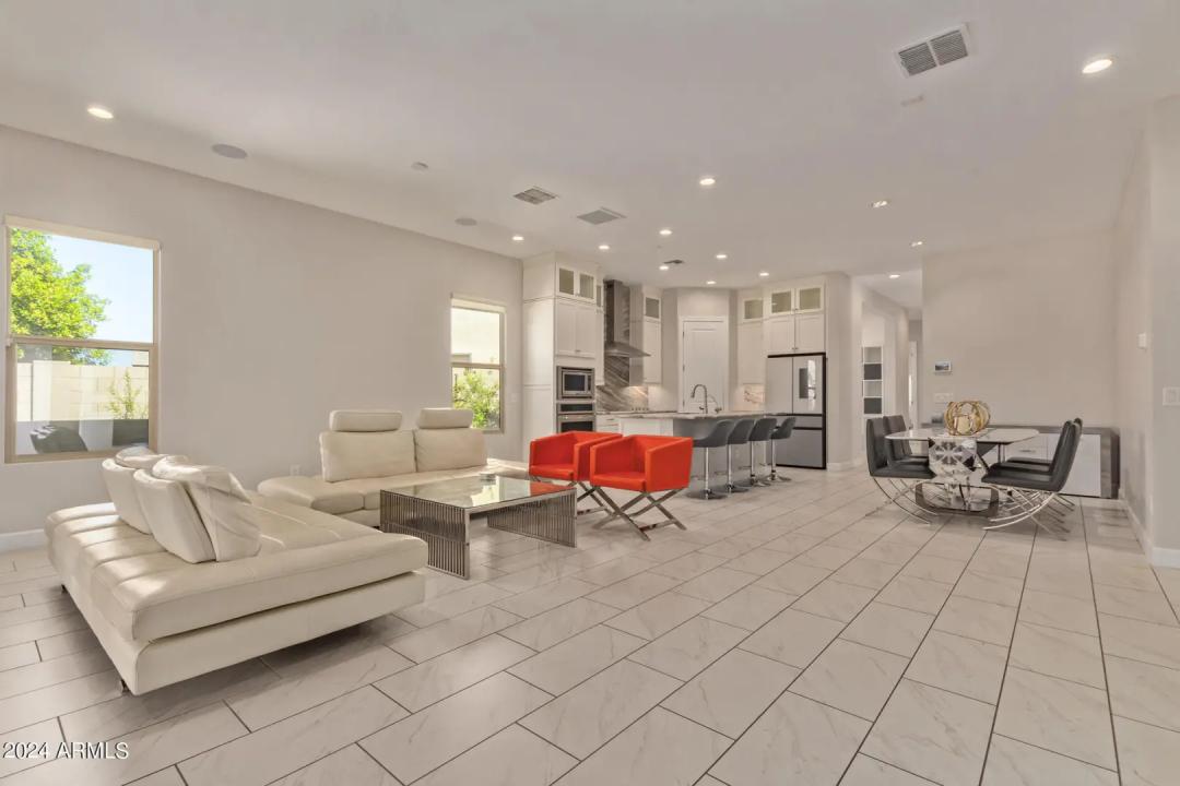 Real Estate Picture 7