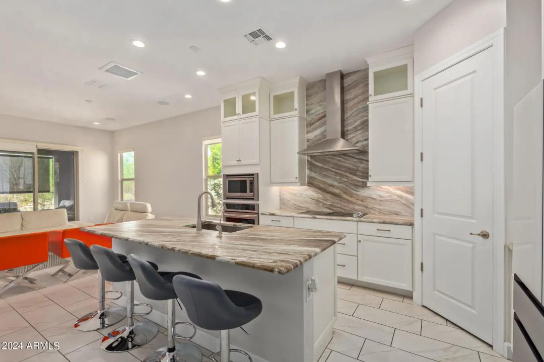 Real Estate Picture 9