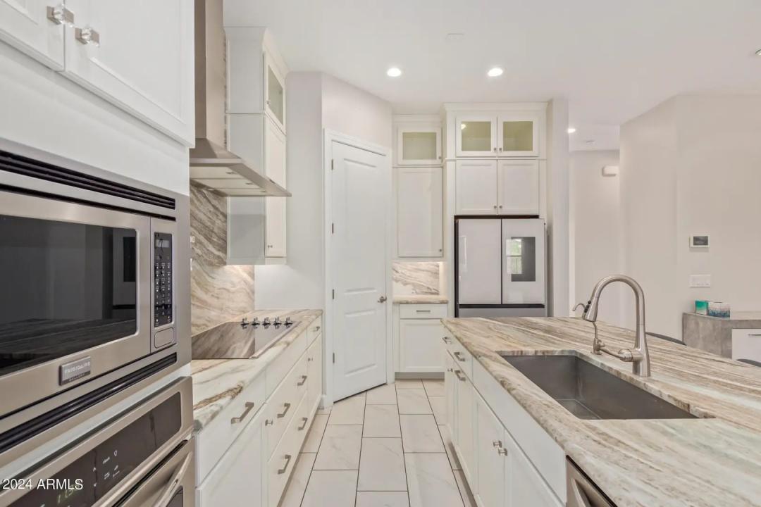 Real Estate Picture 11