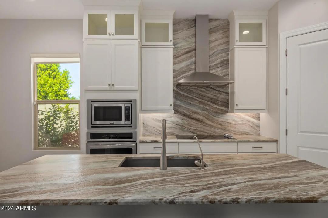 Real Estate Picture 12