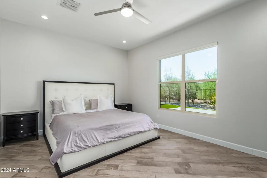 Real Estate Picture 13