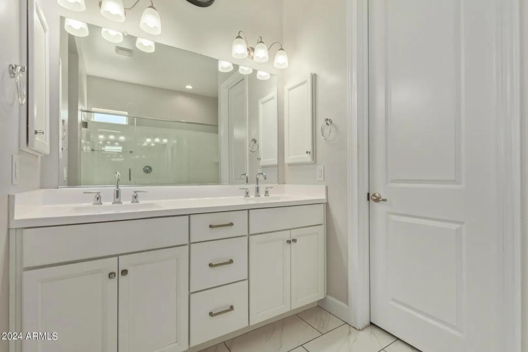 Real Estate Picture 15