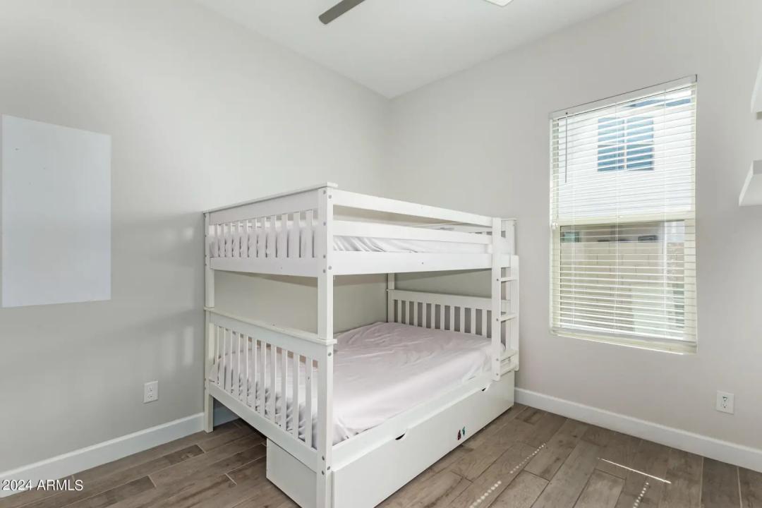 Real Estate Picture 18