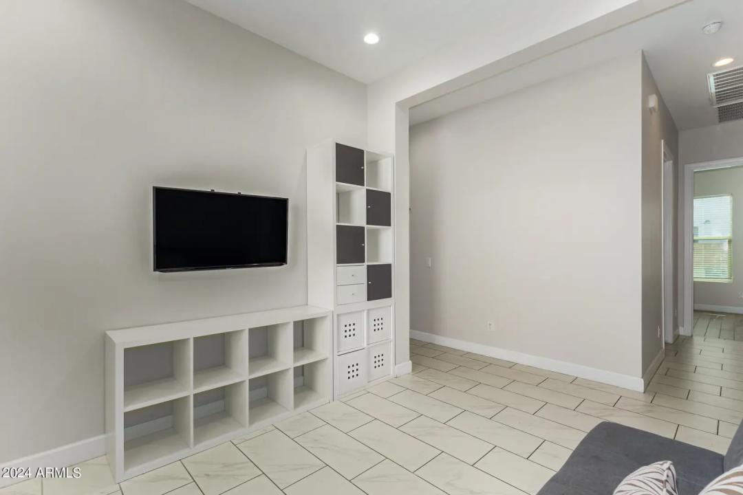 Real Estate Picture 22