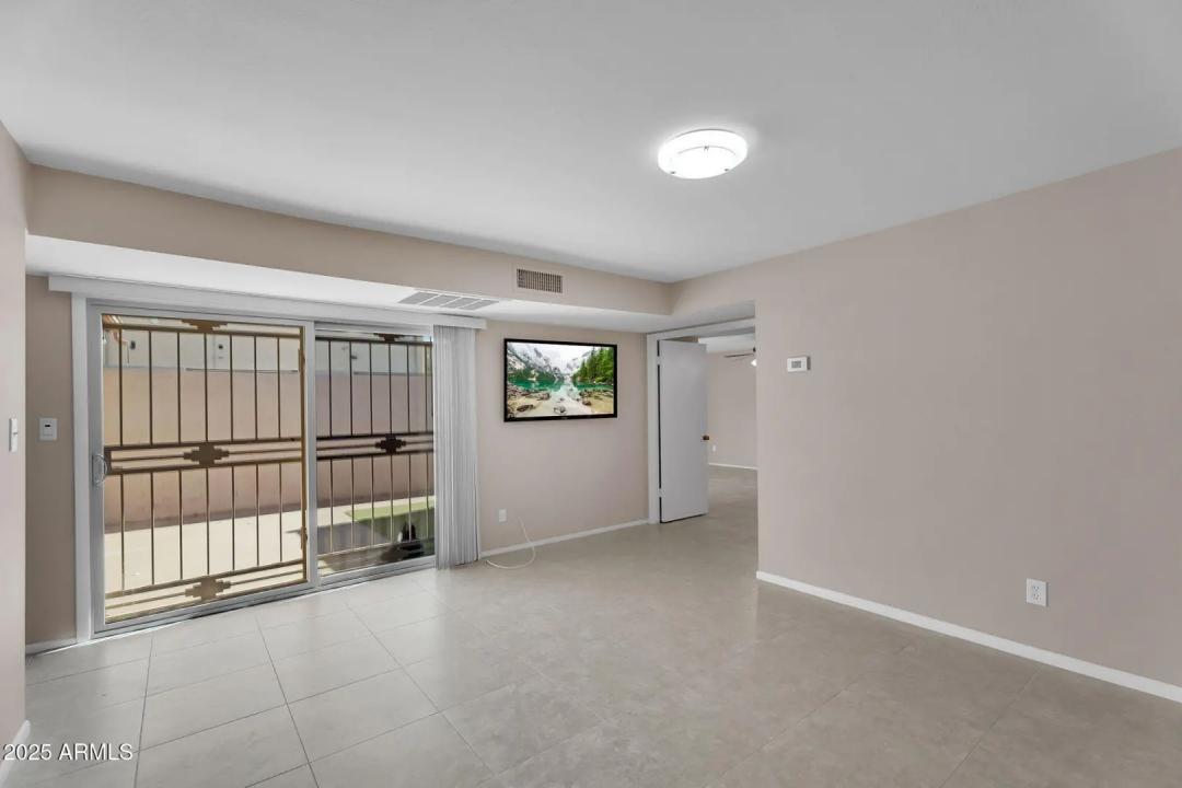 Real Estate Picture 14