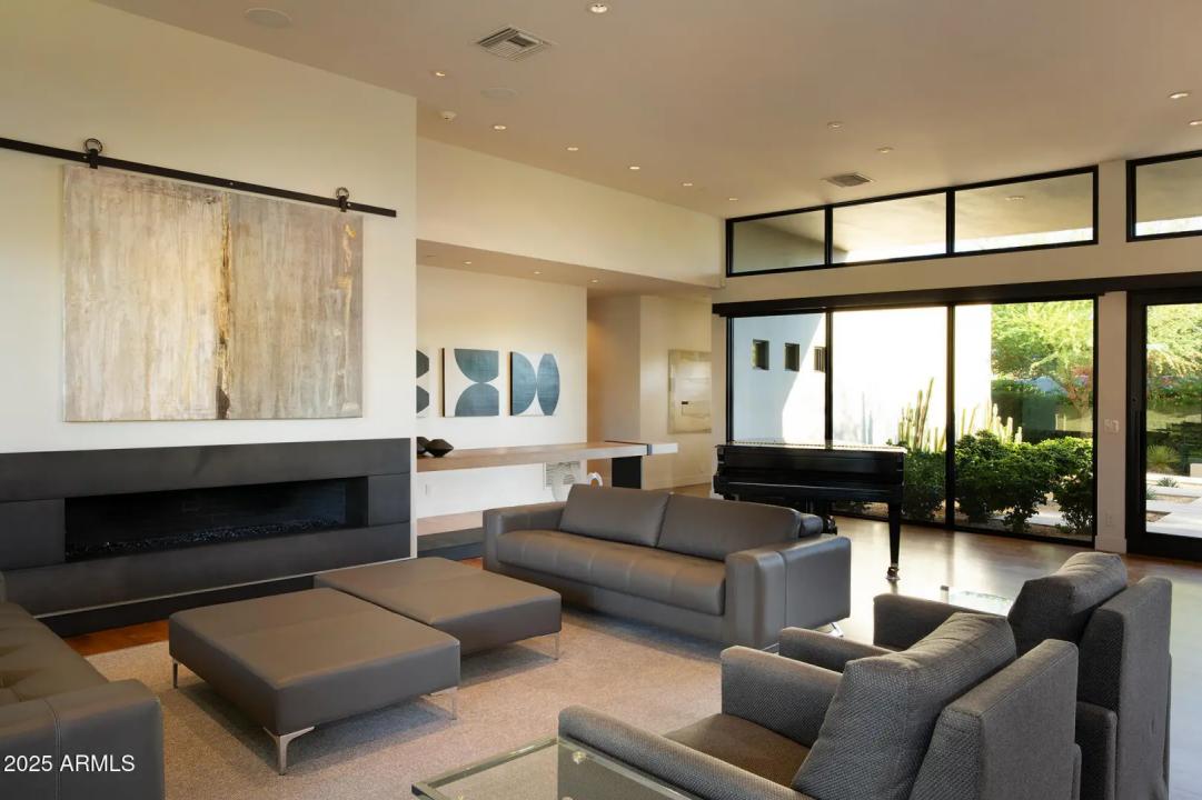 Real Estate Picture 8