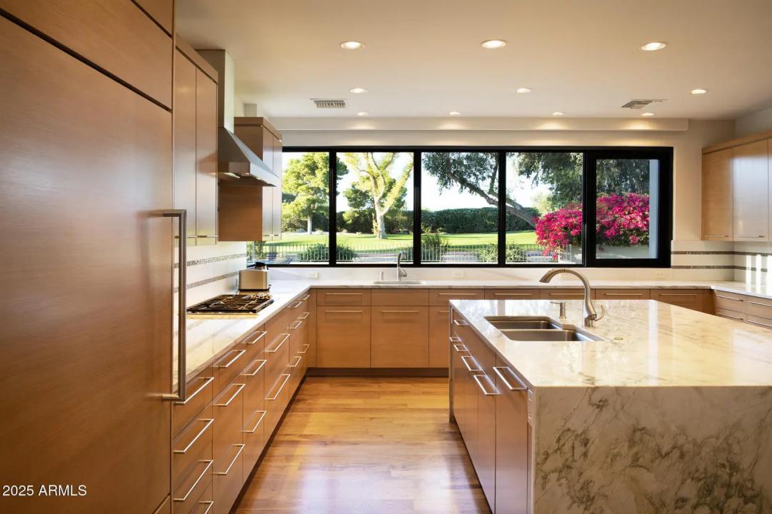 Real Estate Picture 14