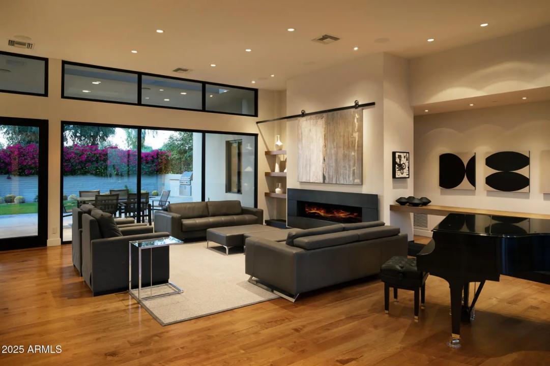 Real Estate Picture 7