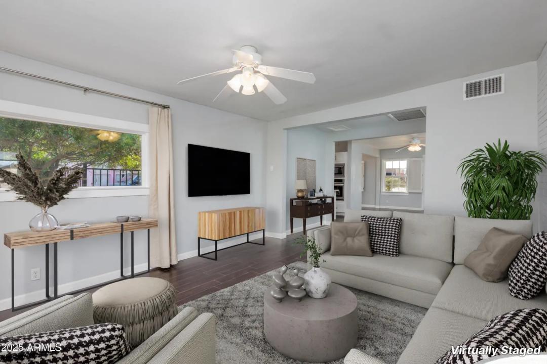 Real Estate Picture 9