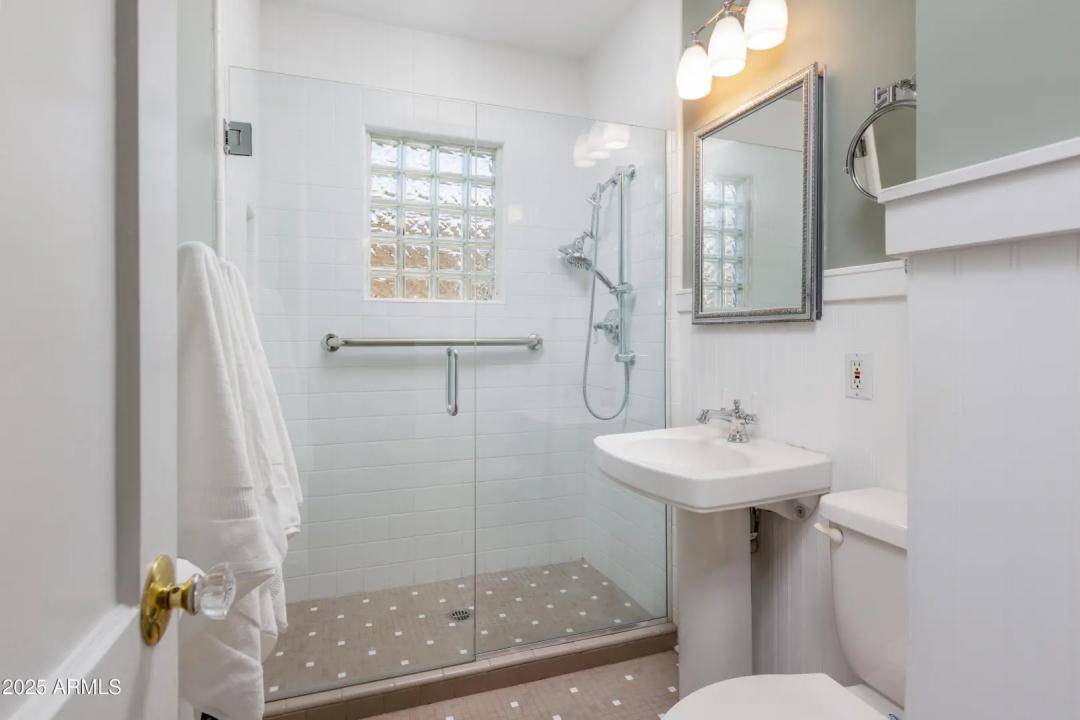 Real Estate Picture 24