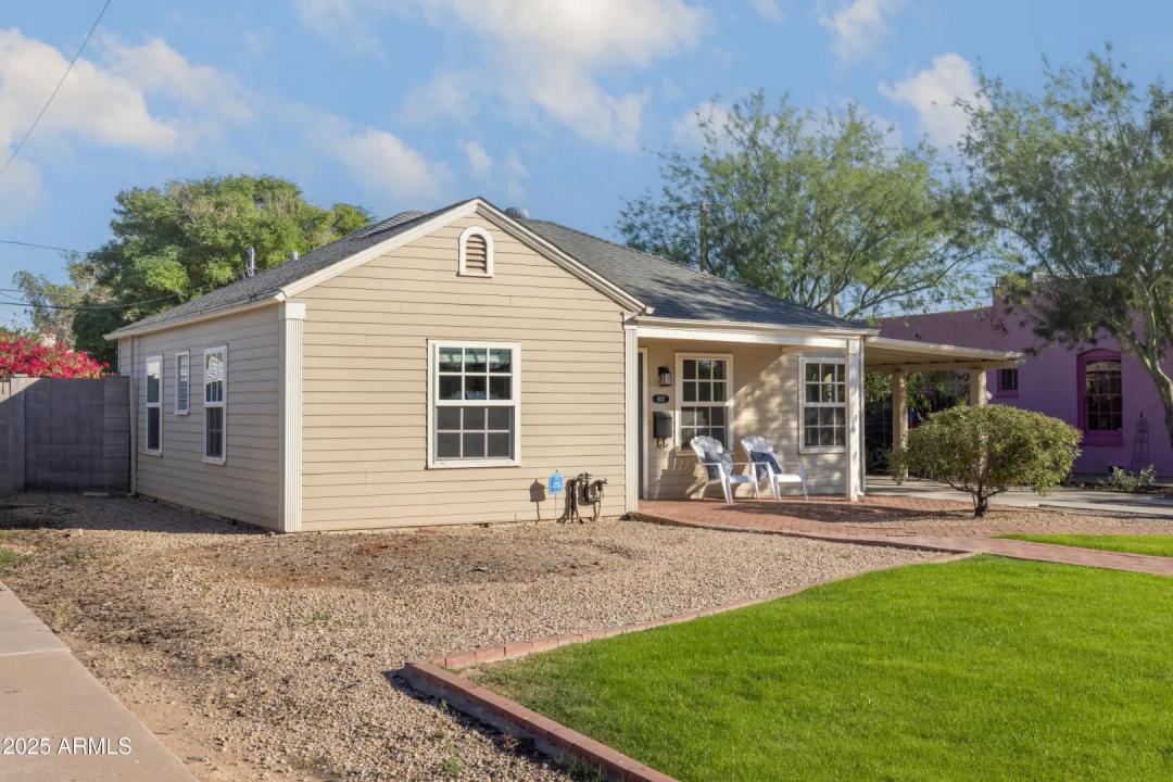 Real Estate Picture 3