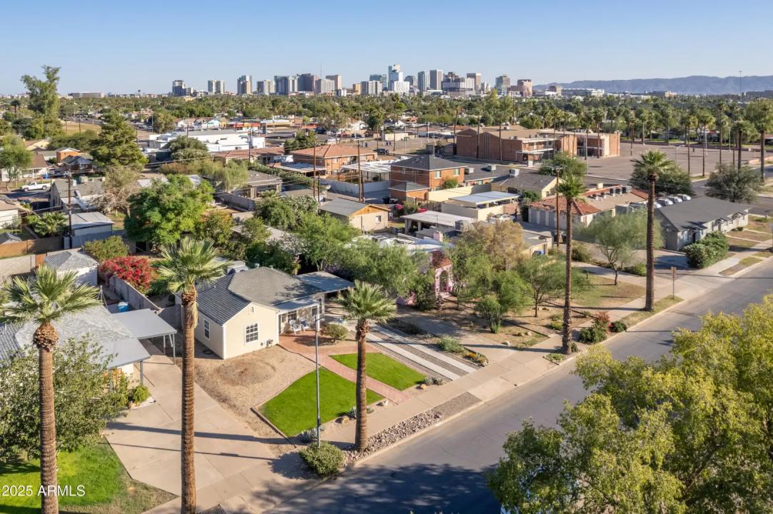 Real Estate Picture 30