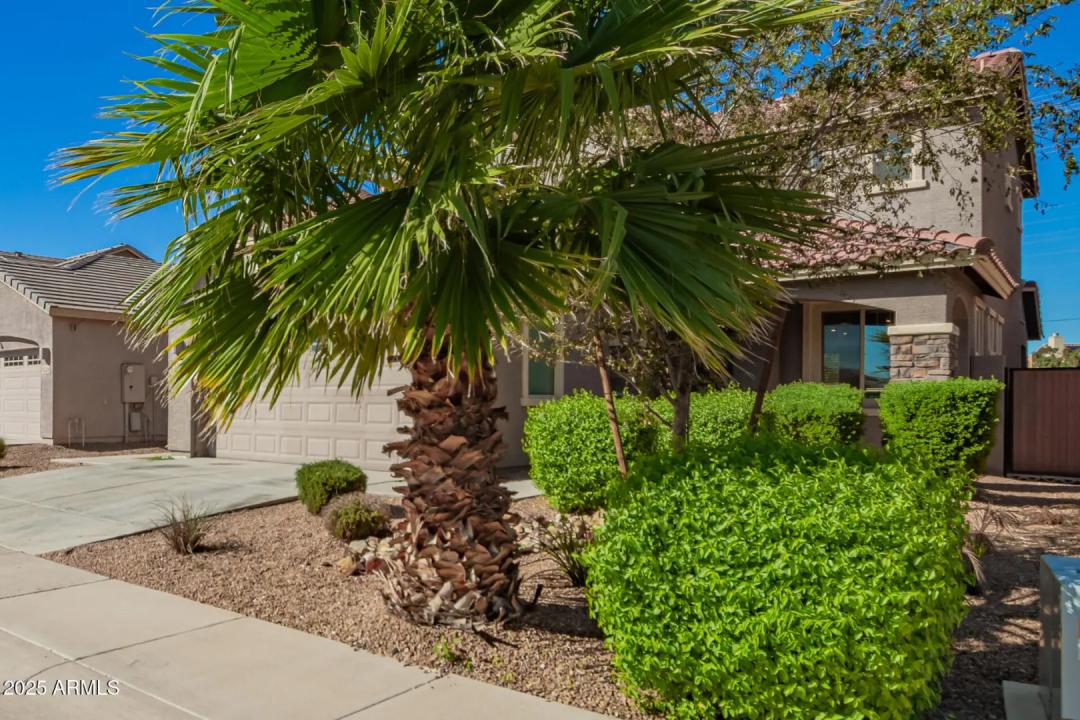 Real Estate Picture 4