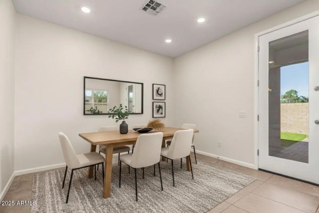 Real Estate Picture 8