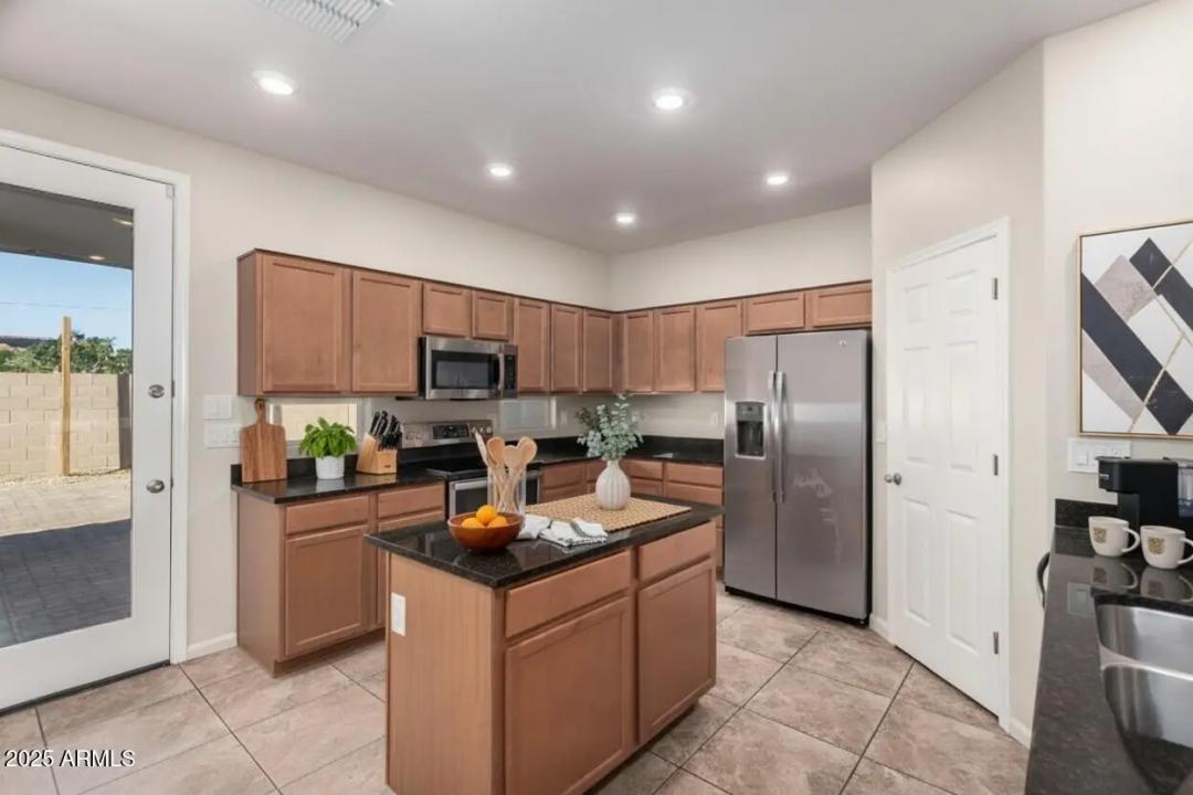 Real Estate Picture 9