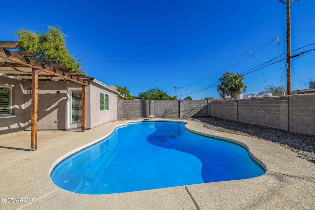 Real Estate Picture 23