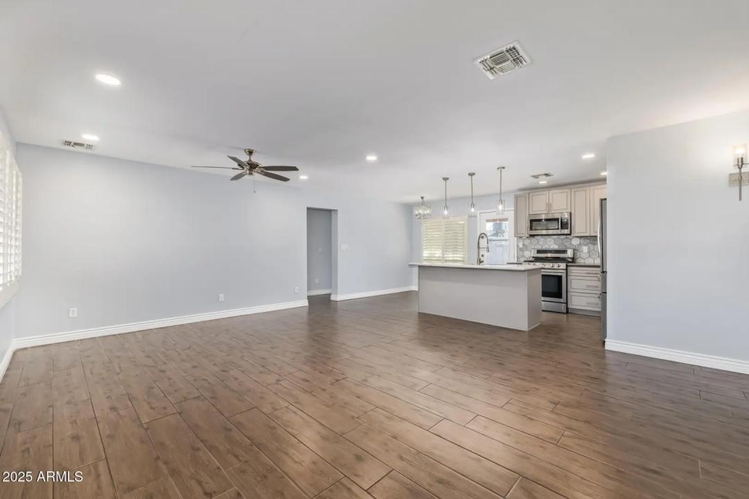 Real Estate Picture 7