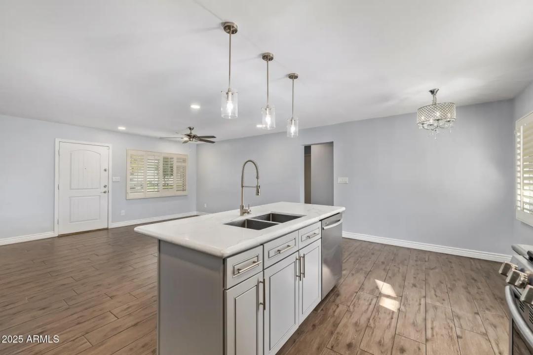 Real Estate Picture 5