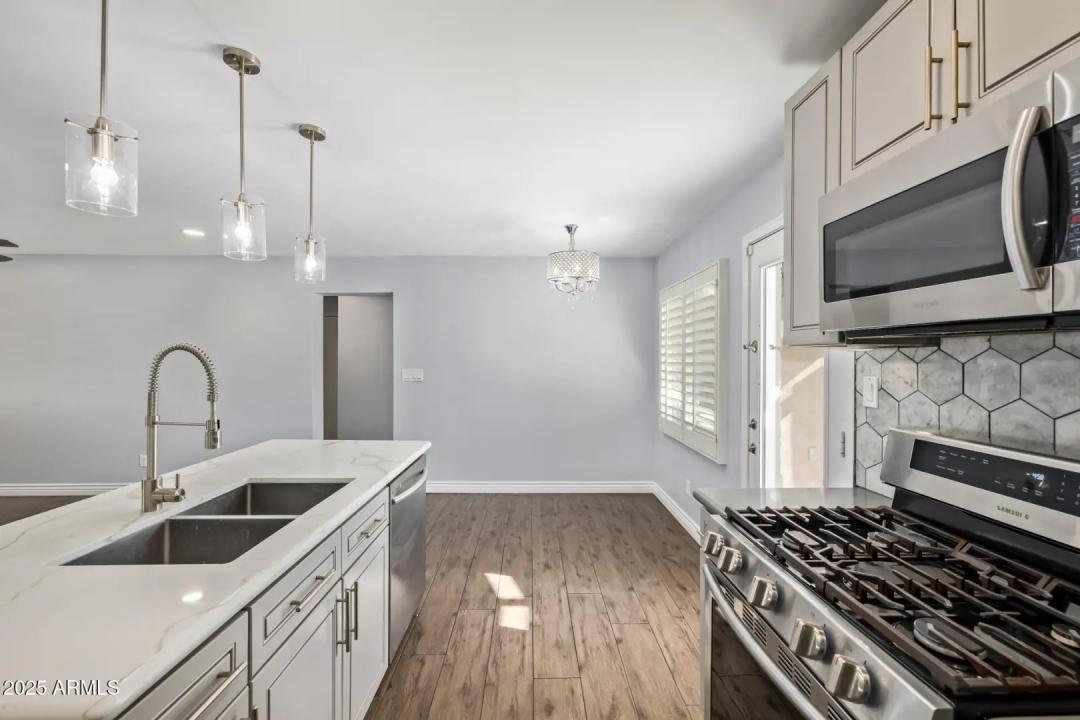 Real Estate Picture 4