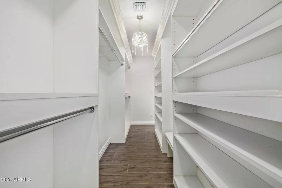 Real Estate Picture 14