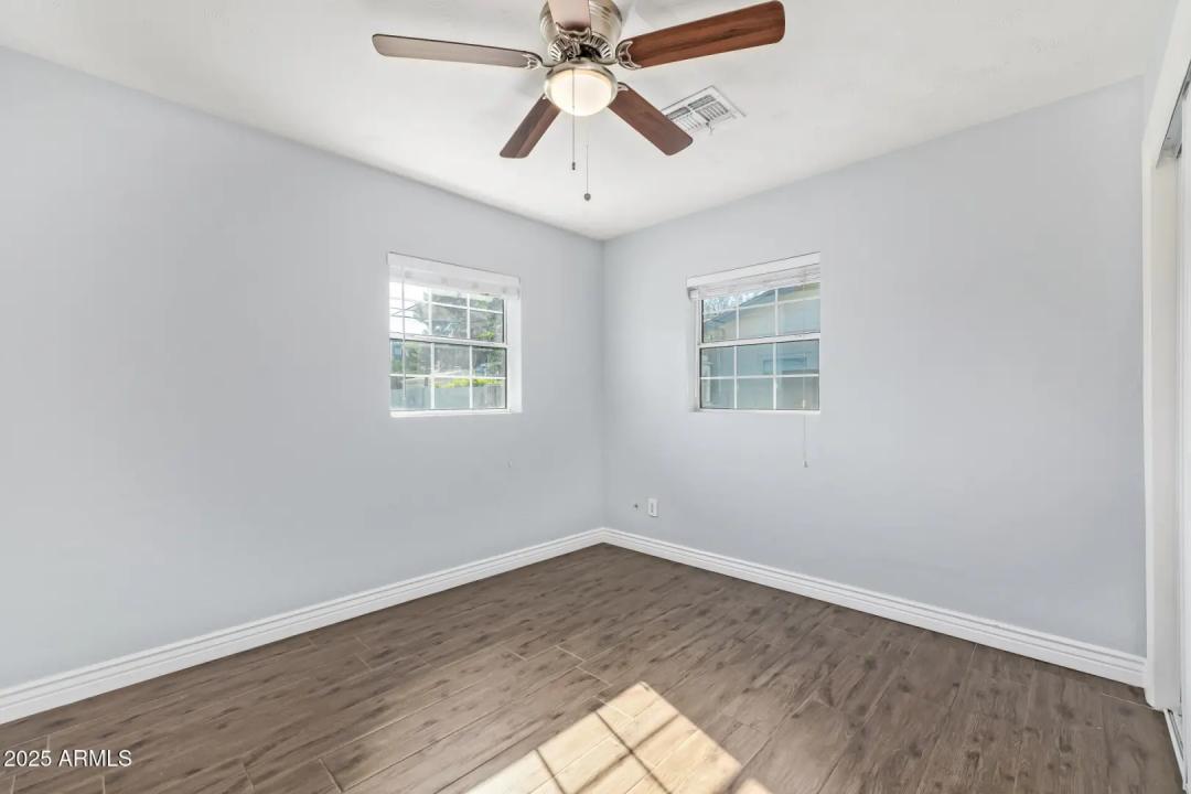 Real Estate Picture 18