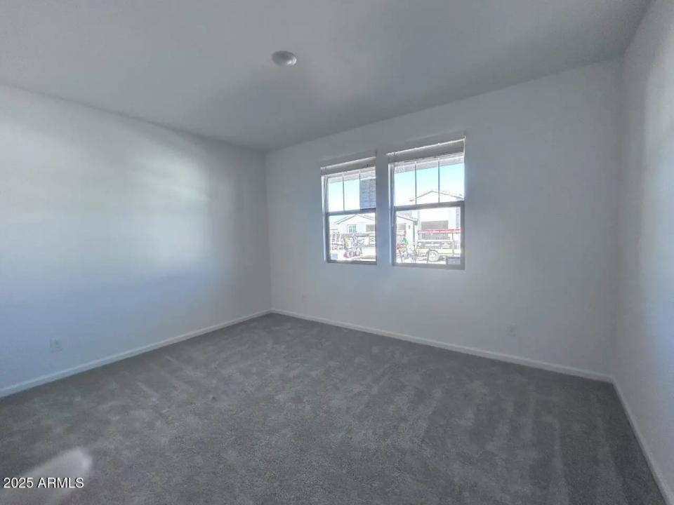 Real Estate Picture 4