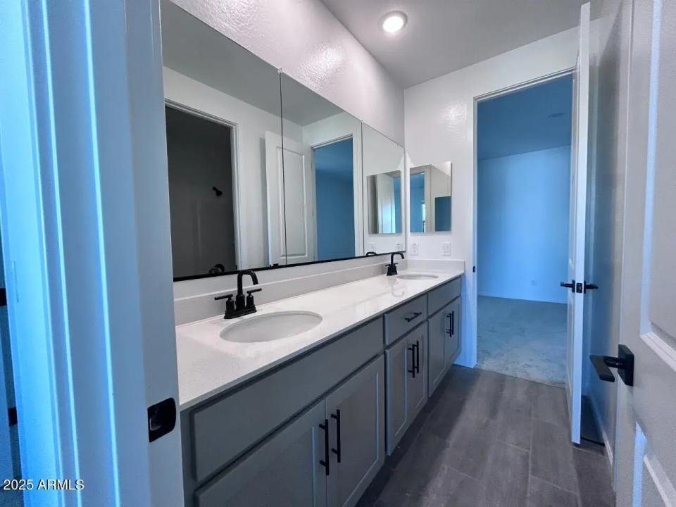 Real Estate Picture 6