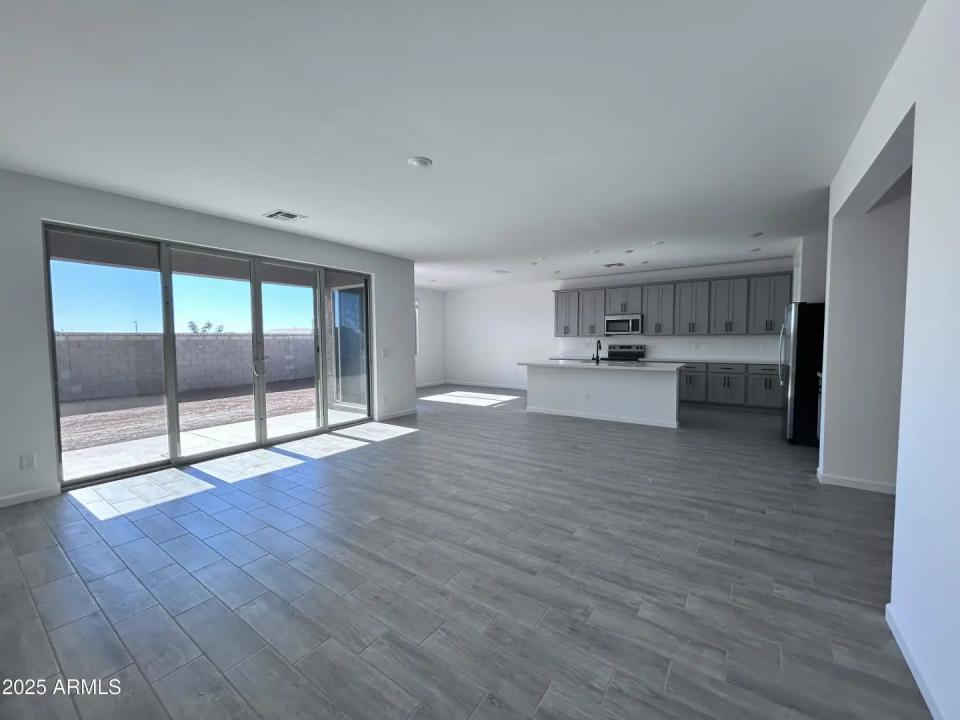 Real Estate Picture 11