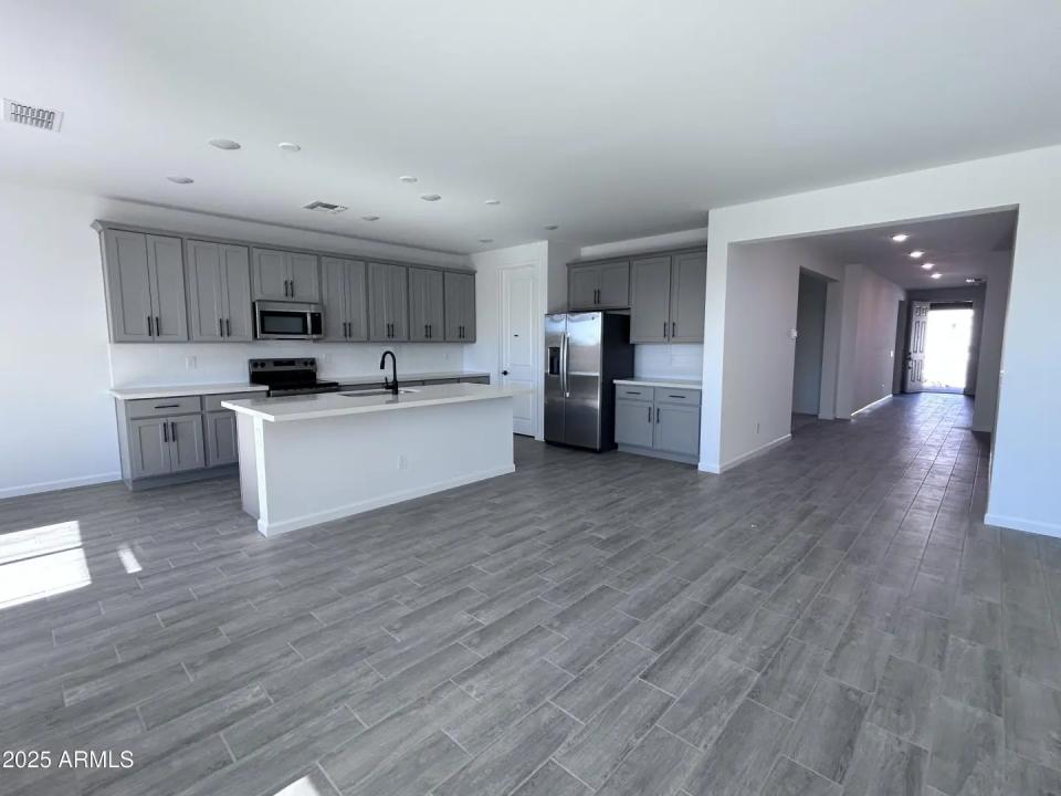 Real Estate Picture 13