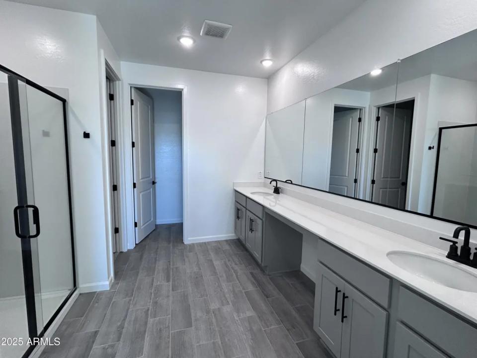 Real Estate Picture 15