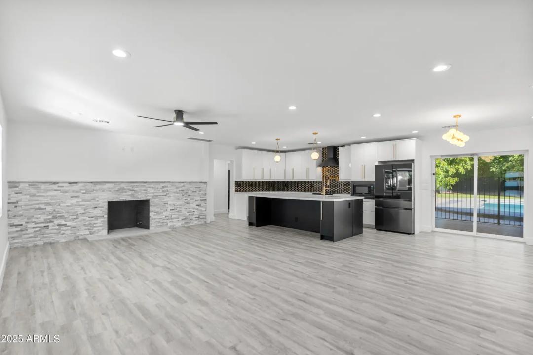 Real Estate Picture 5