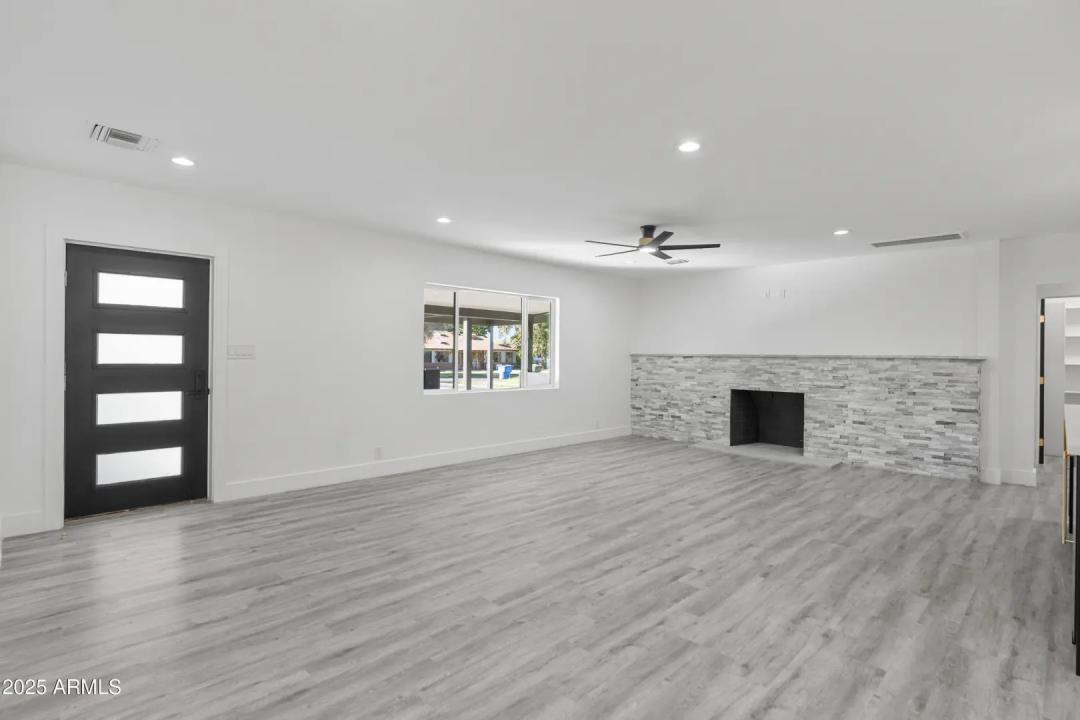 Real Estate Picture 6