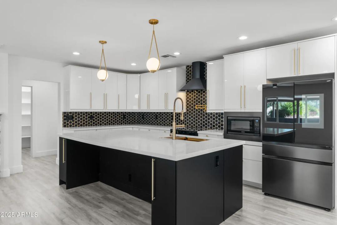 Real Estate Picture 9