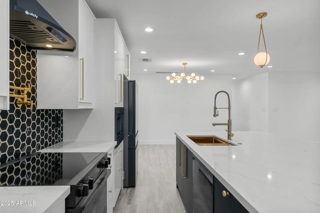 Real Estate Picture 10