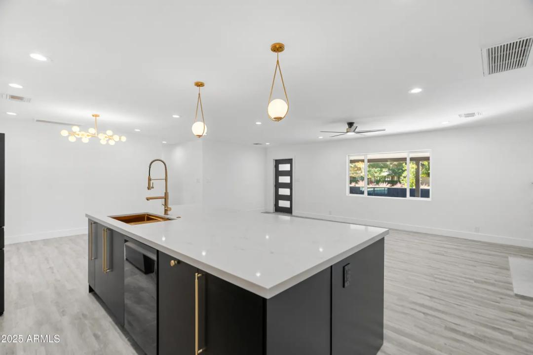 Real Estate Picture 11