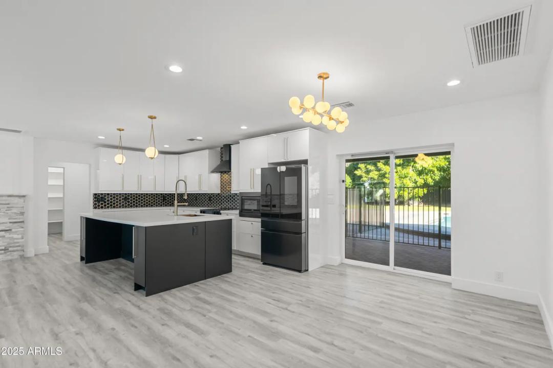 Real Estate Picture 13