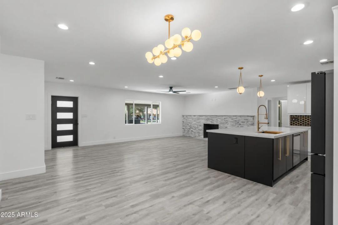 Real Estate Picture 14