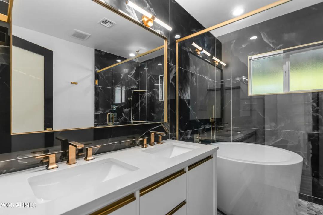 Real Estate Picture 24