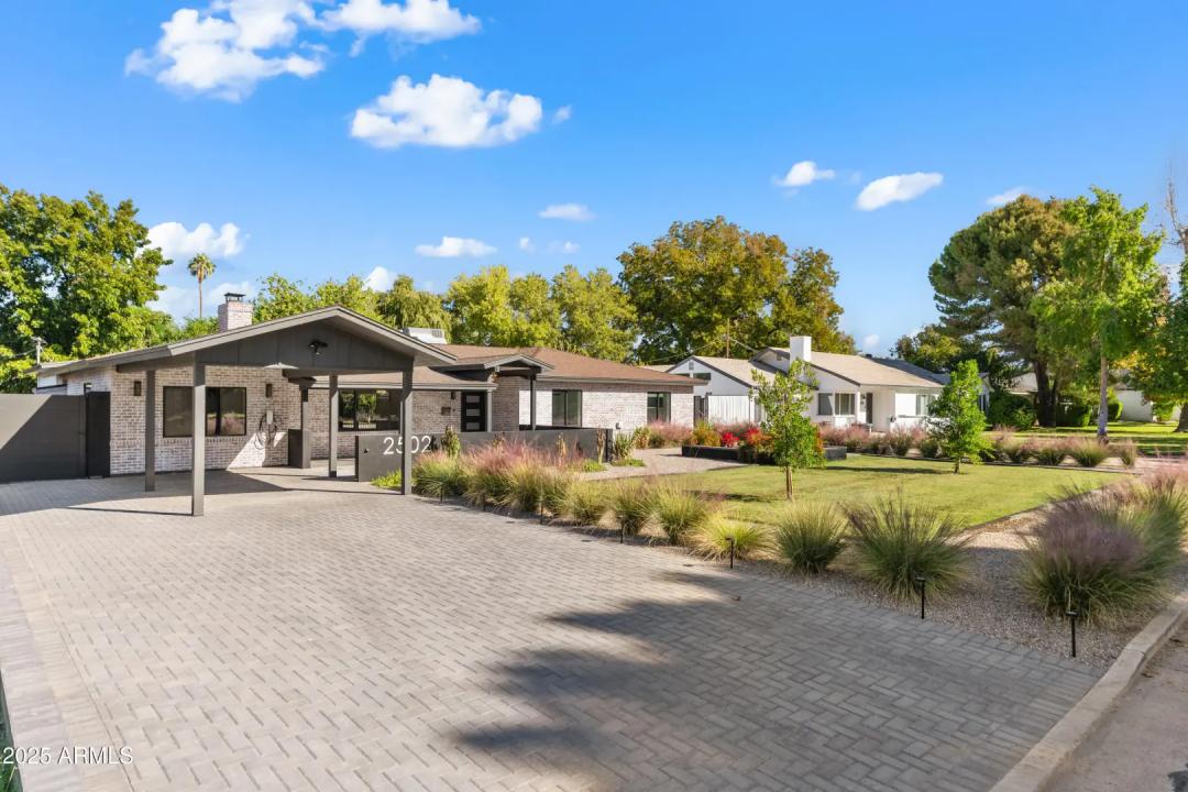 Real Estate Picture 3