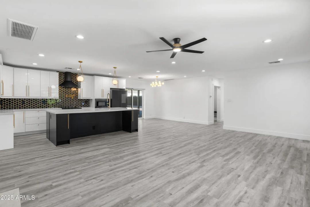 Real Estate Picture 6