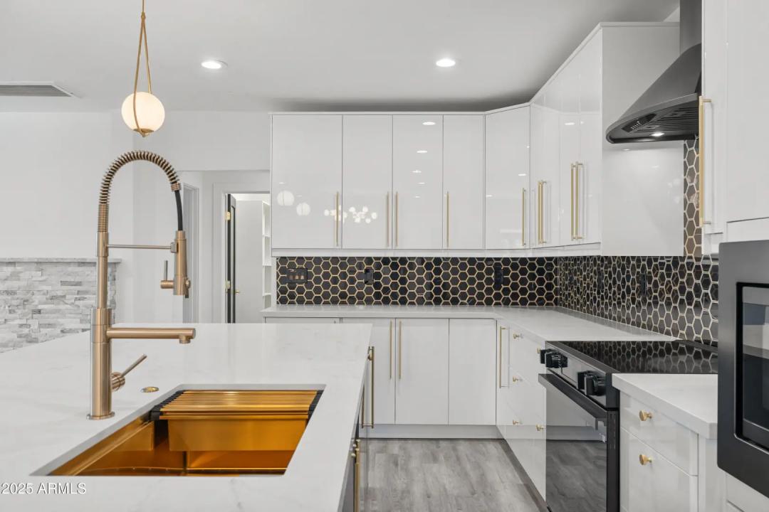 Real Estate Picture 10