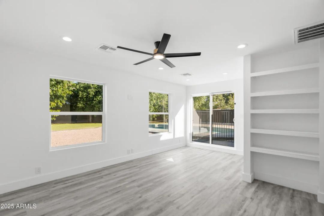 Real Estate Picture 11